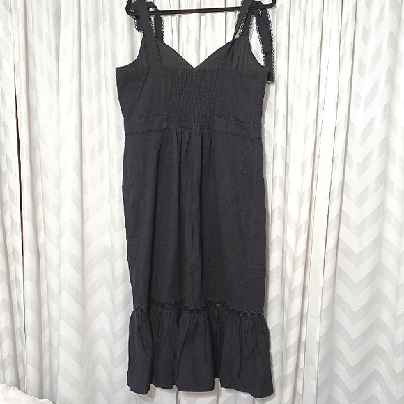 Eloquii Front Keyhole Black Dress - Picture 5 of 6